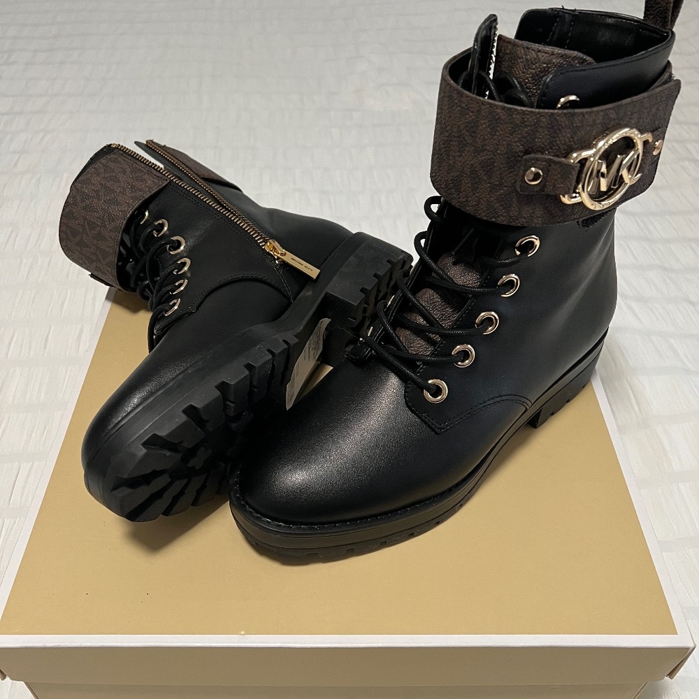 New in Box MICHAEL MICHAEL KORS Rory Lace Up Booti